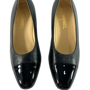 CHANEL CC Interlocking Black Leather Cap Toe Women's Pumps Made in Italy 38-8US